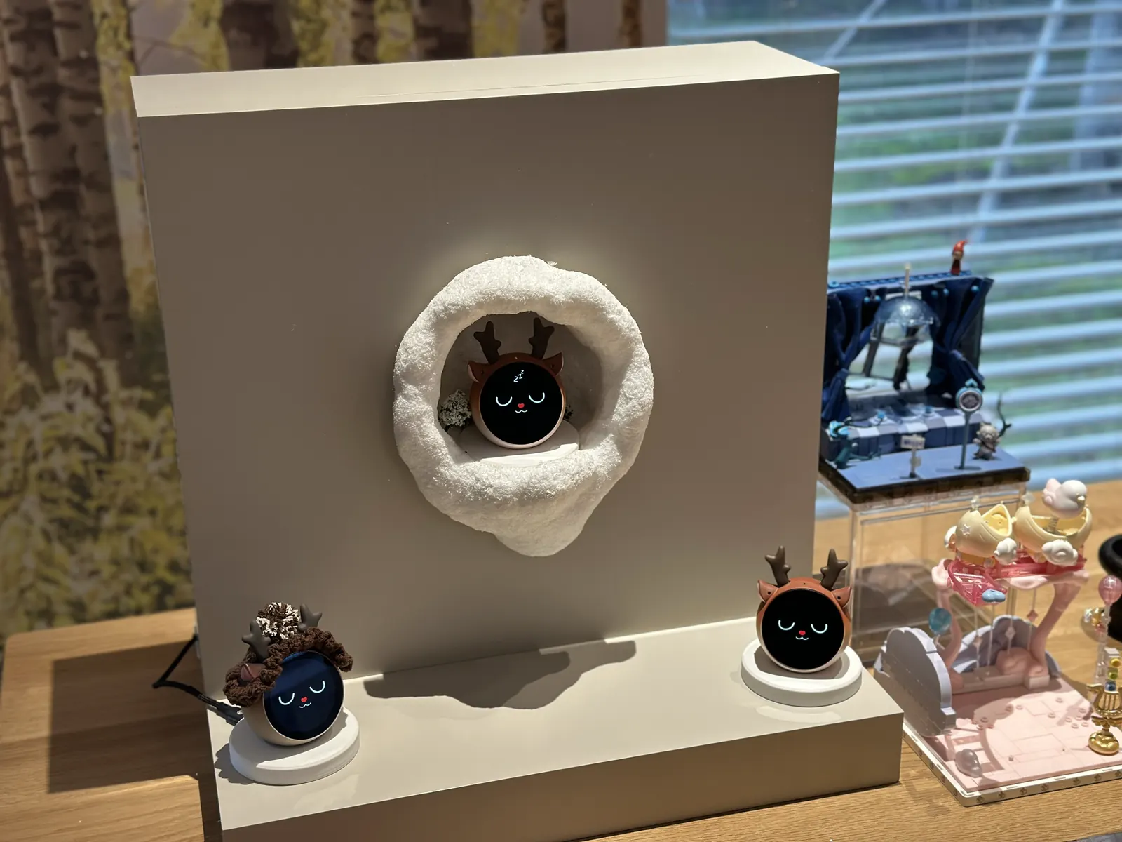 小鹿智能电梯机器人展示图